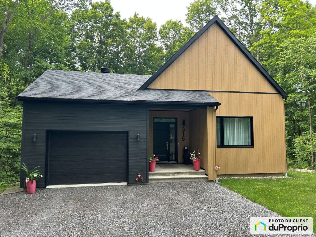 $820,000 - 1 1/2 Storey for sale in Bromont — photo 1