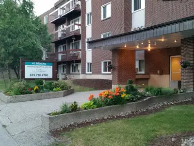 Bienvenue à la 45 + 55 Bédard LOYER À partir de 1 679,00$ par mois. Inclus le Chauffage, Electricité...