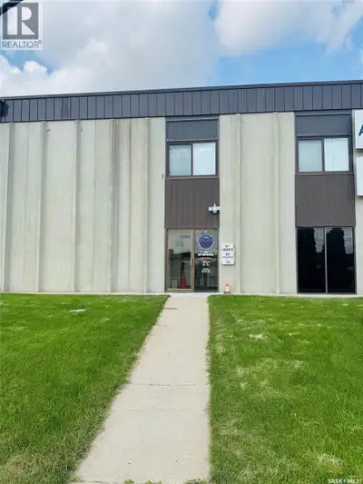 The featured property is located in the airport business district. It has a clean and secure entranc...