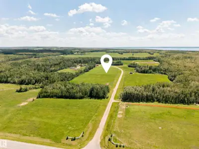 Perfect acreage lot to build a home/garage/small barn. 4 Wire fence & rail fence around property. Su...