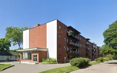 BEAUTIFUL 3 BEDROOM IN NIAGARA FALLS (UTILITIES INCLUDED)
