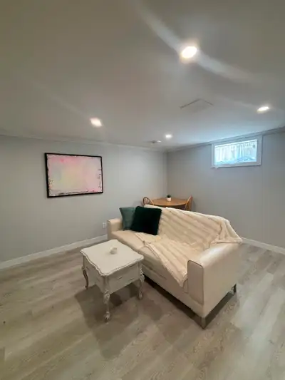 Fully furnished temporary basement rental. perfect for working professionals or students. Close to l...
