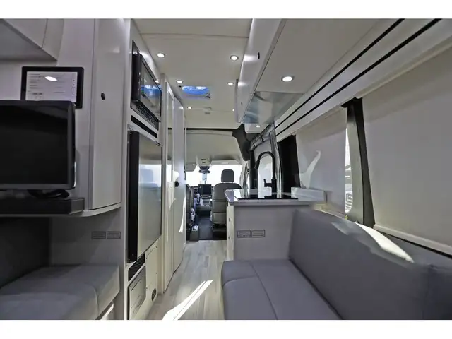 2026 Pleasure-Way Ontour Ontour 2.2 AWD ! Classe B NEUF 2026 in Travel Trailers & Campers in Laval / North Shore - Image 26