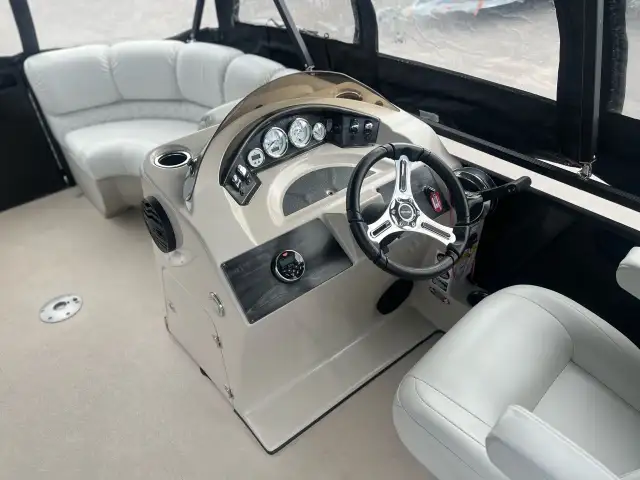 2018 CRESTLINER 200 RALLY DX in Powerboats & Motorboats in Saguenay - Image 12