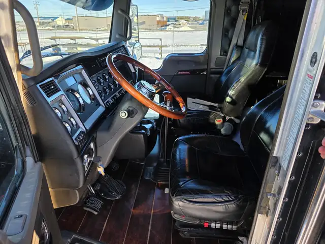 2013 KENWORTH W900 in Heavy Trucks in Saskatoon - Image 26