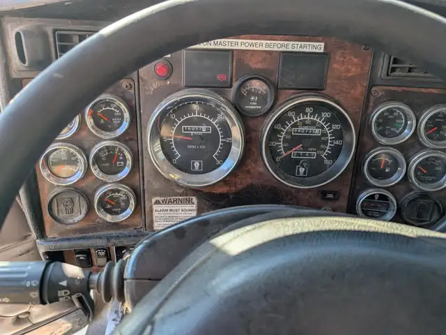 2005 KENWORTH T800 in Heavy Trucks in Kamloops - Image 21