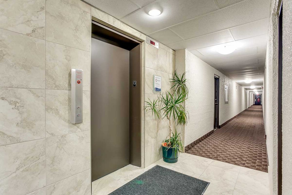 L'Alpin Apartments - 1 Bedroom, 1 Bath Apartment for Rent - Coll 5