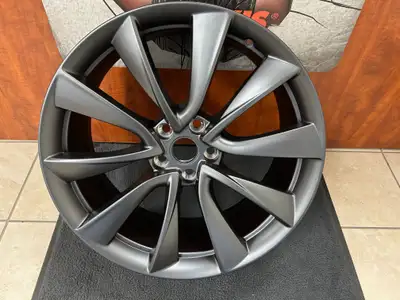 Set of 4 OEM(390Y) Tesla wheels: 20"x9"ET34.5 5x114.3 Bore;64.1 OEM#1042441-00-A Matt Charcoal color...