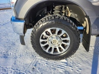 // EXCELLENT CONDITION! // Meet the 2022 Ford Super Duty F-350 SRW Lariat, now offered at Centennial... (image 8)