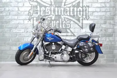 ONLY 21,115 km on this 2005 Harley-Davidson Fat Boy! This is the 15th year anniversary model for the...