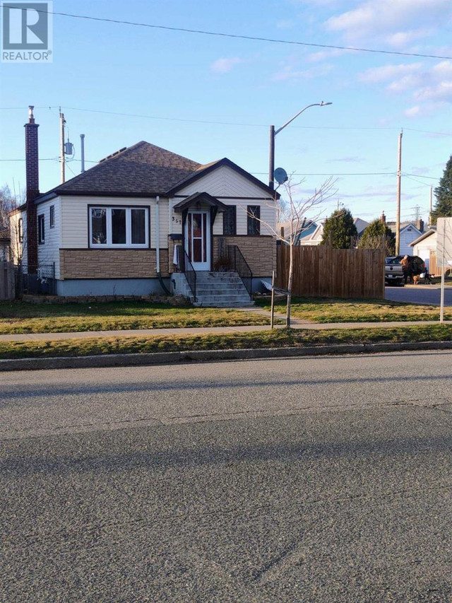 351 Empire Avenue Thunder Bay, Ontario in Houses for Sale in Thunder Bay