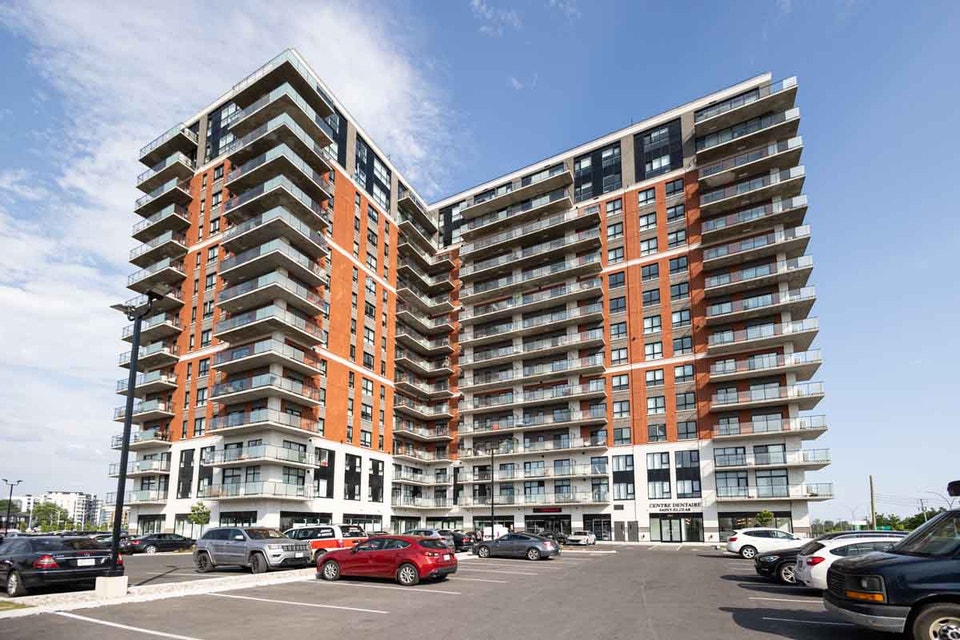2 Bedroom available at 3980 Boulevard Saint-Elzéar O, Laval 3