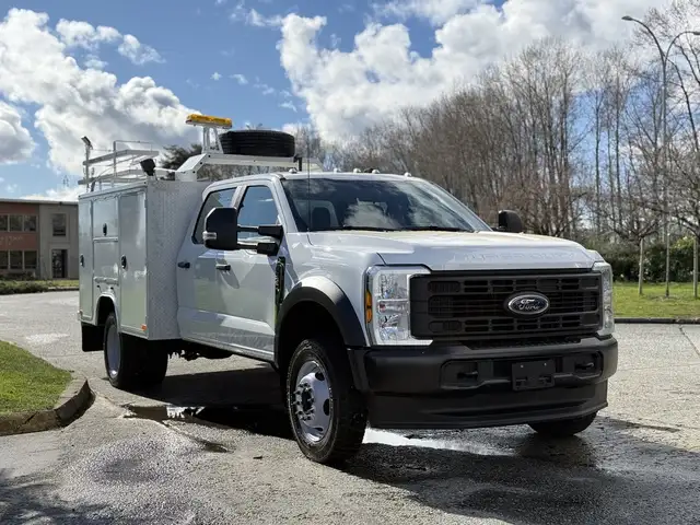 2024 Ford F-550 Crew Cab 4x4 Service Truck with Welder and Compr in Heavy Trucks in City of Montréal - Image 3
