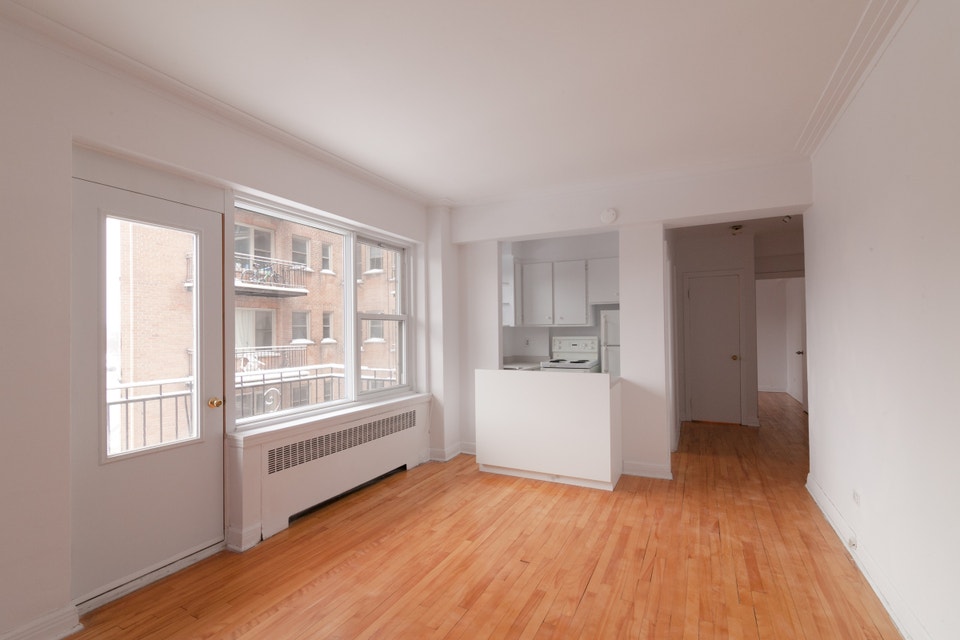 600sqft one-bedroom Westmount apartment near Atwater - ID 807 2