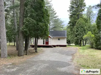 Chaleureux petit chalet situé à proximité de la rivière Métabetchouan-Lac-à-la-Croix avec accès dire...