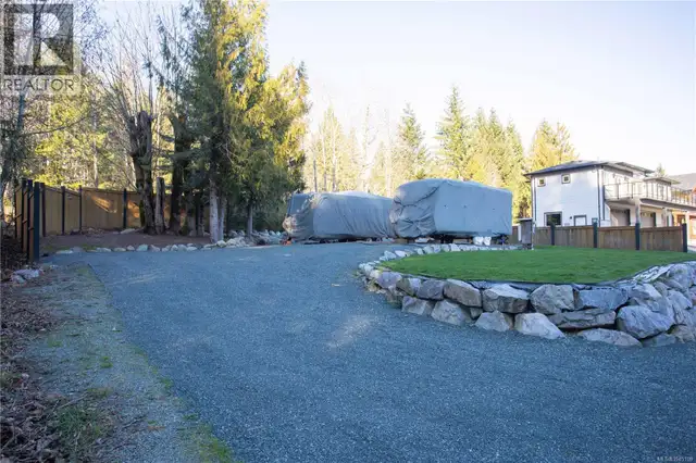 10415 Marina Vista Dr Port Alberni, British Columbia in Land for Sale in Port Alberni - Image 3