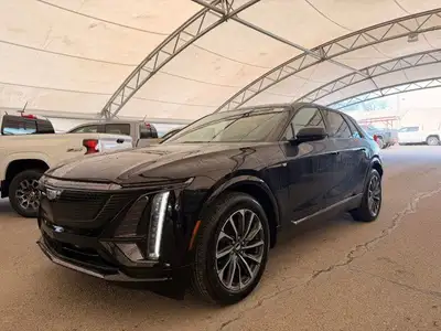 This Cadillac LYRIQ delivers a Electric engine powering this Automatic transmission. STELLAR BLACK M...
