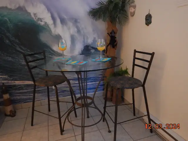 TABLE ET CHAISES in Other in Drummondville - Image 3