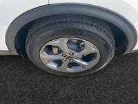 This Star White Metallic Tri-Coat Ford Escape SE is sleek, smart and more fun than ever! It has the... (image 8)