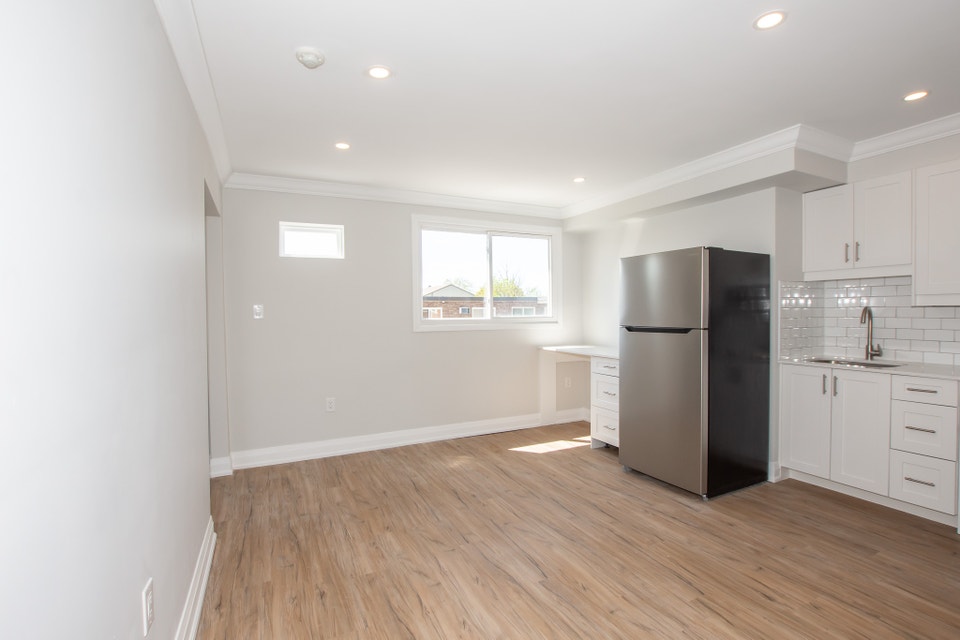81 Empire St, Welland (Unit 13) - Extended Bachelor Apartment 3