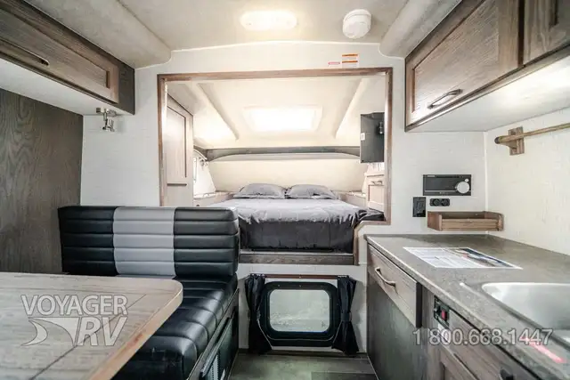 2027 Northern Lite 10.2EX Dry Bath Limited Edition in Travel Trailers & Campers in Kelowna - Image 17