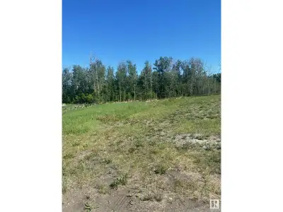 UNICORN...ONE OF THE LAST LOTS TO BUILD ON CLOSE TO SHERWOOD PARK....STUNNING EXECUTIVE ACREAGE LOCA...