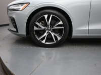 The 2024 Volvo S60 B5 is a premium compact sedan that blends sleek Scandinavian design, strong perfo... (image 4)