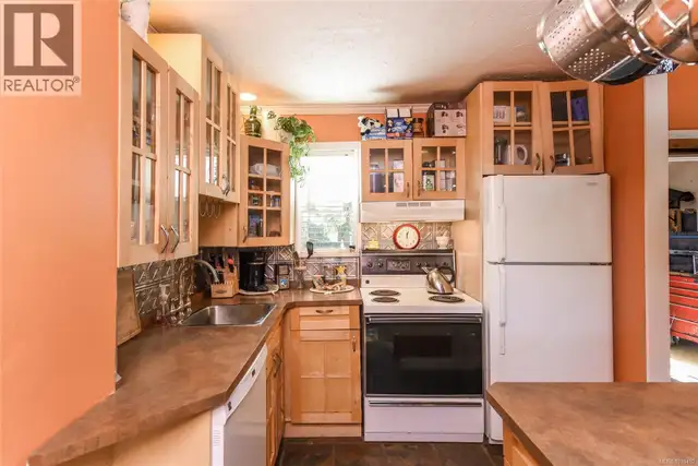 2767 Ulverston Ave Cumberland, British Columbia in Houses for Sale in Comox / Courtenay / Cumberland - Image 14