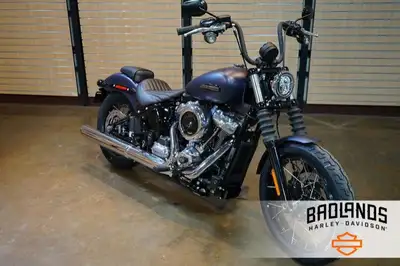 $105 Bi-Weekly 2025 Harley-Davidson Street Bob Features may include: DESIGN LED Lighting Clear, brig...