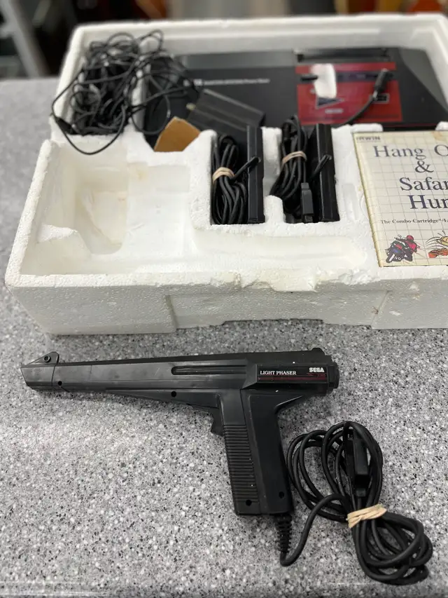 Sega Master System (Complete in Box) in Older Generation in City of Toronto - Image 4