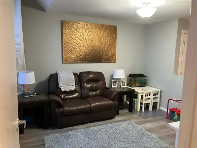 This sweet 1 bedroom is in a Prime Uptown location, just minutes away from shopping, restaurants, an...