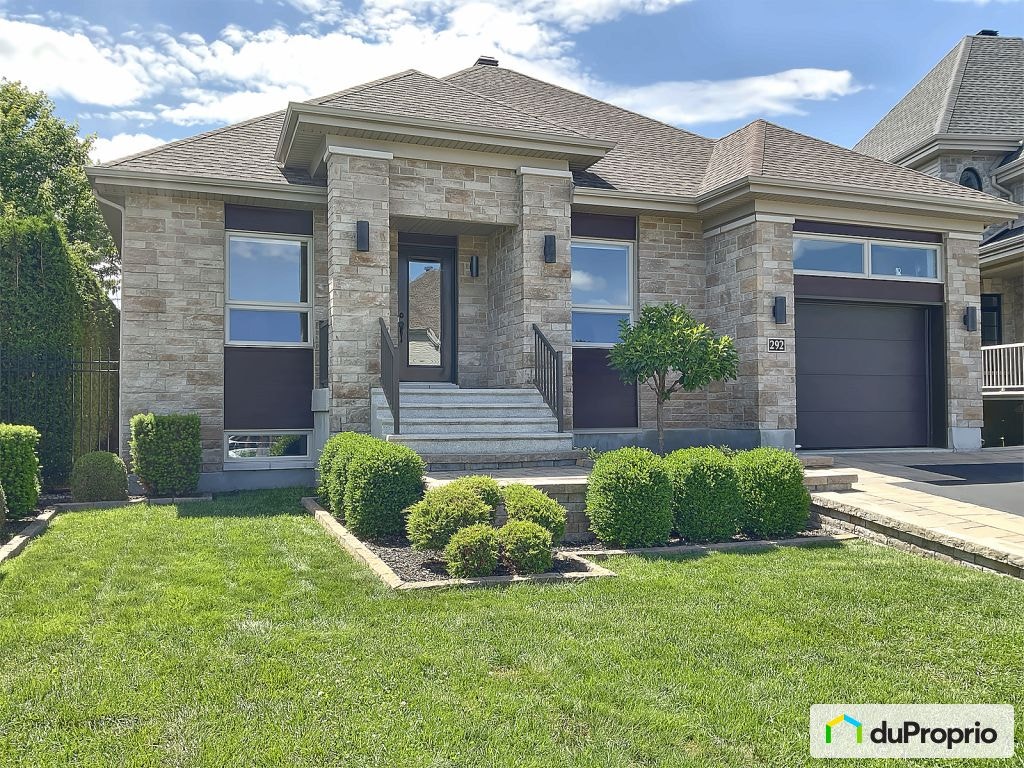 $799,900 - Bungalow for sale in Ste-Marthe-Sur-Le-Lac — photo 1