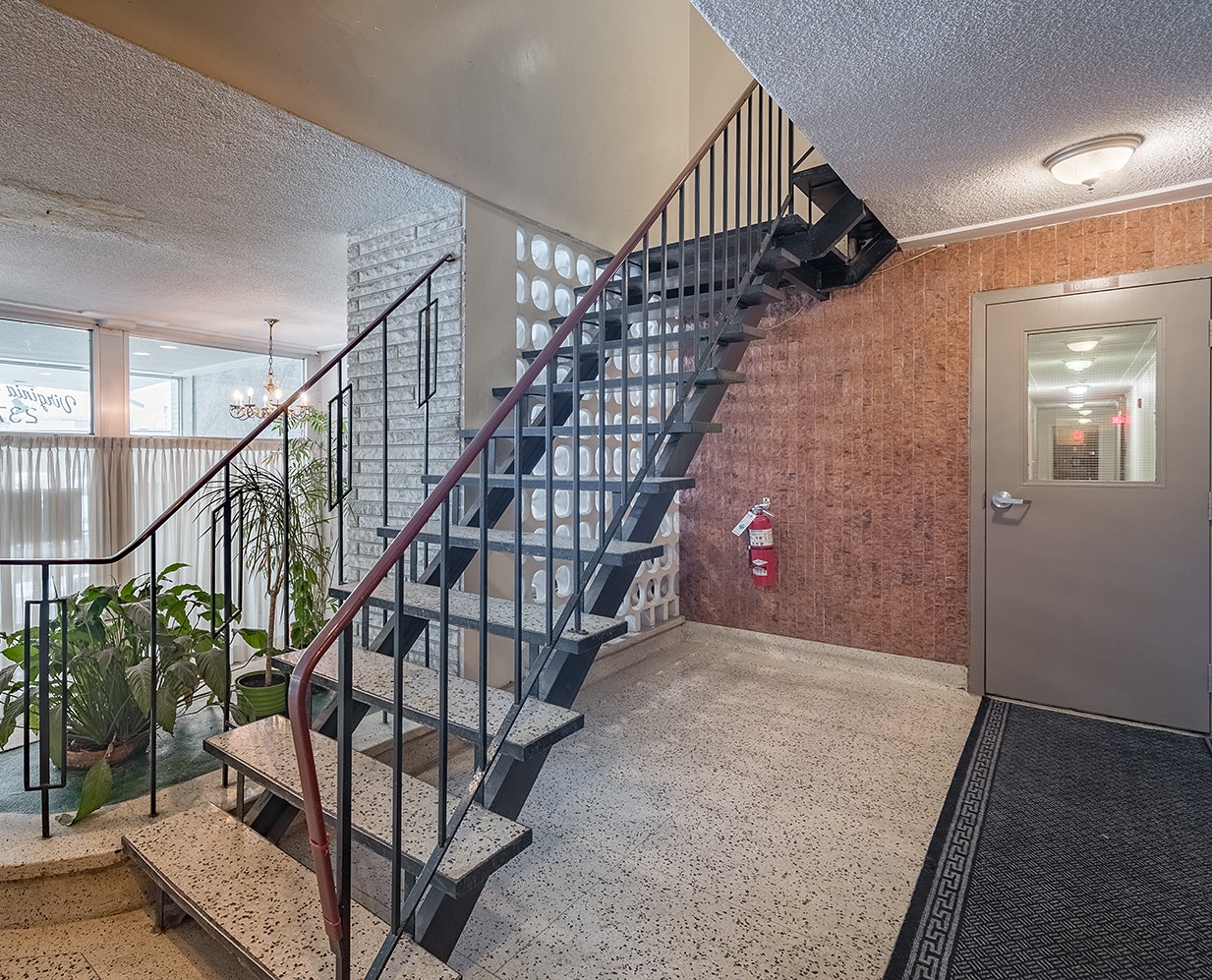 4 1/2 , 4.5, à louer St-Laurent, Rénové, Chauffé, Eau chaude — photo 2