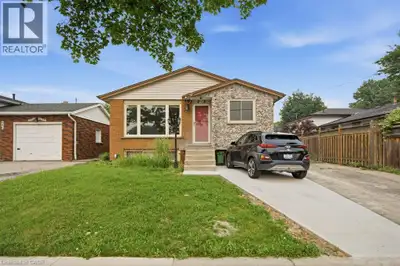 Spacious main floor bungalow for lease in a fantastic location close to the Red Hill Parkway! This w...