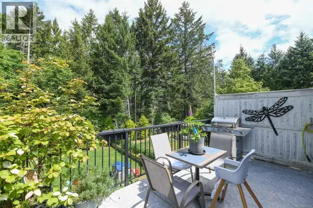 2126 Cypress Rd Comox, British Columbia in Houses for Sale in Comox / Courtenay / Cumberland - Image 6