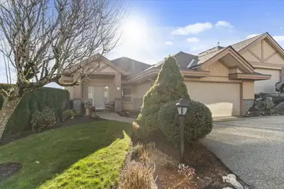 Luxury executive townhome in gated Majestic Ridge. Quality, comfort & smart design features make liv...