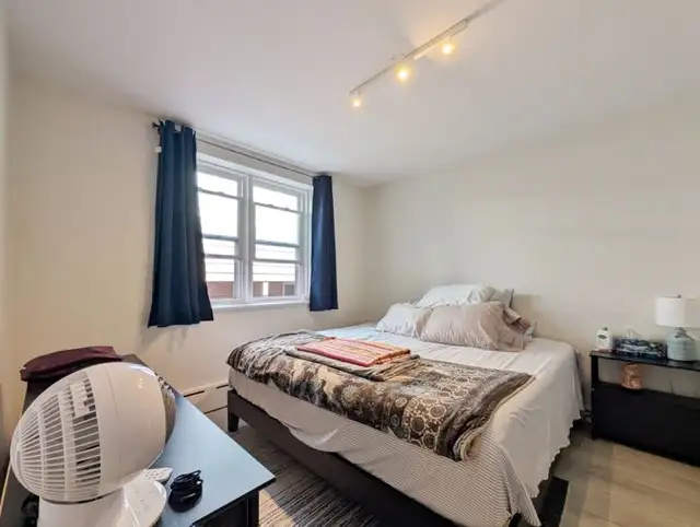 62 Spadina Ave- 8- Newly Renovated 1 Bedroom Unit, Near Downtown