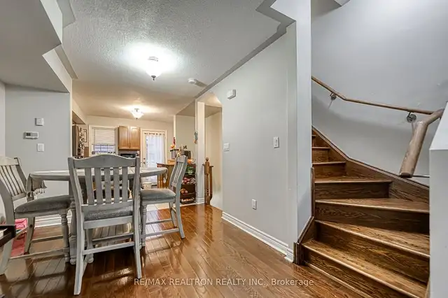 Stunning corner-unit freehold townhouse in Houses for Sale in Oshawa / Durham Region - Image 9