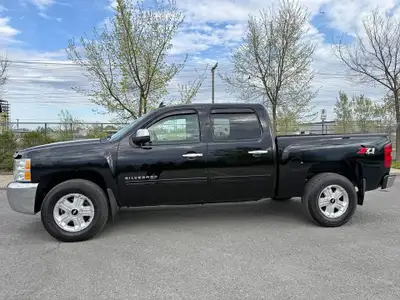2012 CHEVROLET SILVERADO , 4X4 , AUTOMATIQUE , 5.3 LITRES , COULEUR NOIR , JAMAIS ACCIDENTÉ , MÉCANI...