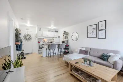 Appartement 1 et demi, semi meublé, situé dans un complexe immobilier localisé à Sainte-Foy à proxim...