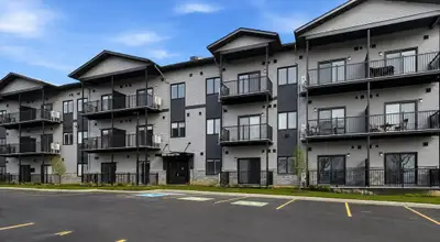 *** Sign a lease for Sept 1st and receive 2 months FREE rent.*** Ottawa, Blackburn Hamlet, minutes f...