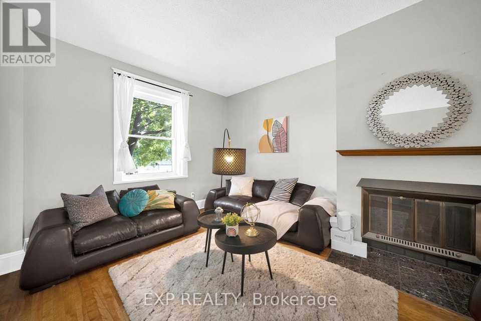463 SLATER STREET Ottawa, Ontario 4