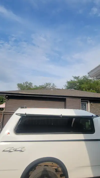 2008 F250/350 Leer Truck Cap for Contractors..Side windows open...carpet inside and interior exterio...