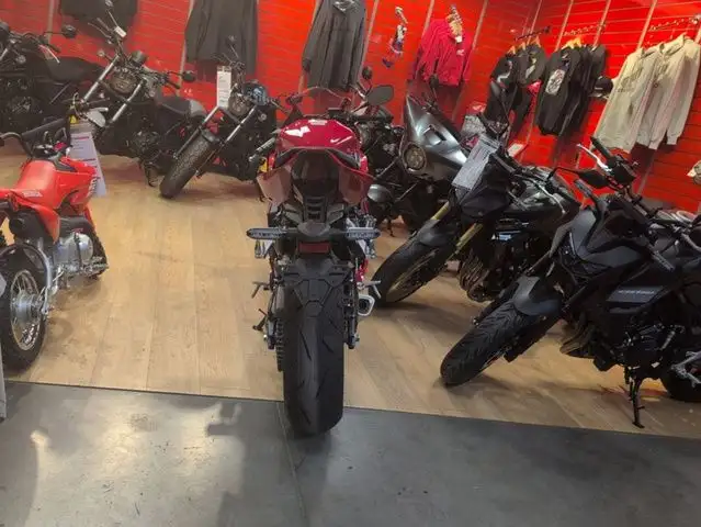 2026 Honda CBR650R E-Clutch ABS in Street, Cruisers & Choppers in Calgary - Image 11