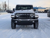 This Jeep Gladiator boasts a Regular Unleaded V-6 3.6 L/220 engine powering this Automatic transmiss... (image 9)