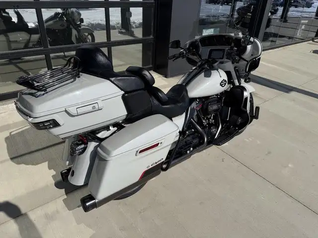 2020 Harley-Davidson FLHTKSE - CVO Limited in Sport Touring in Saskatoon - Image 8