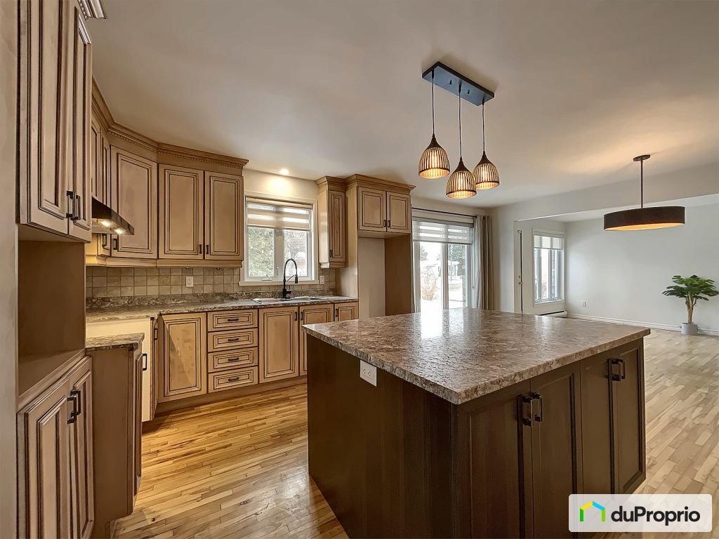 $499,000 - Bungalow in Drummondville (St-Charles-De-Drummond) — photo 1