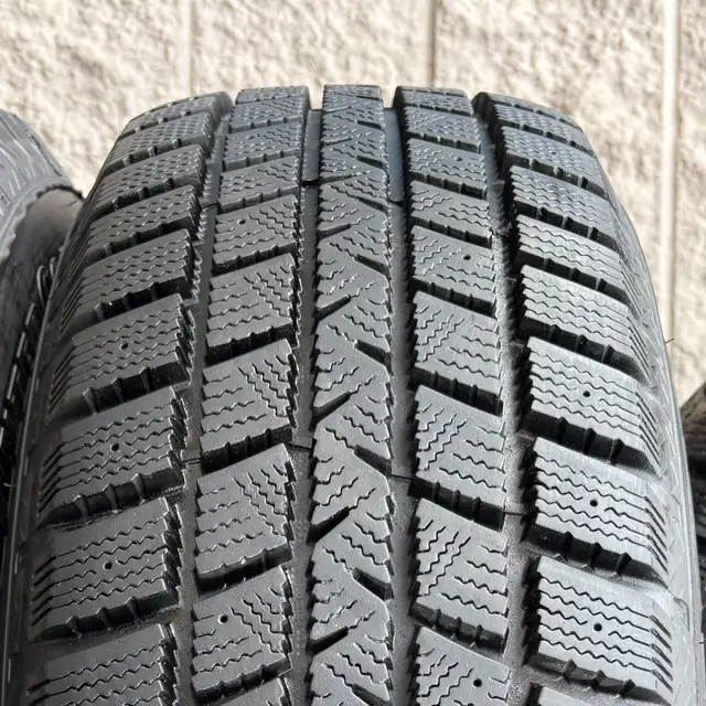 (98%) 4x 235/60R18 Goodyear Winters w/ Genesis GV70 Rims in Tires & Rims in City of Toronto - Image 5