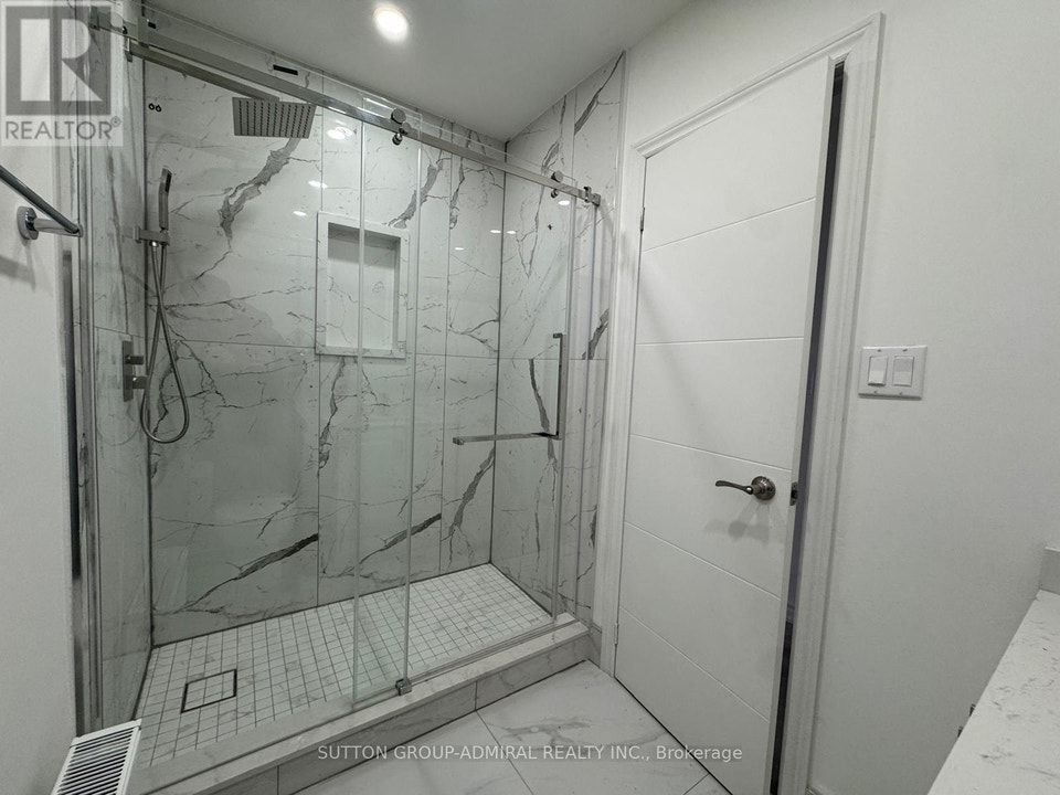 UPPER - 2986A DUFFERIN STREET Toronto (Yorkdale-Glen Park), Onta 5
