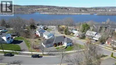 NEW ROOF. PRICE REDUCED. RIVER VIEWS. Spacious 2,900 sq ft finished bungalow in desirable Springhill...